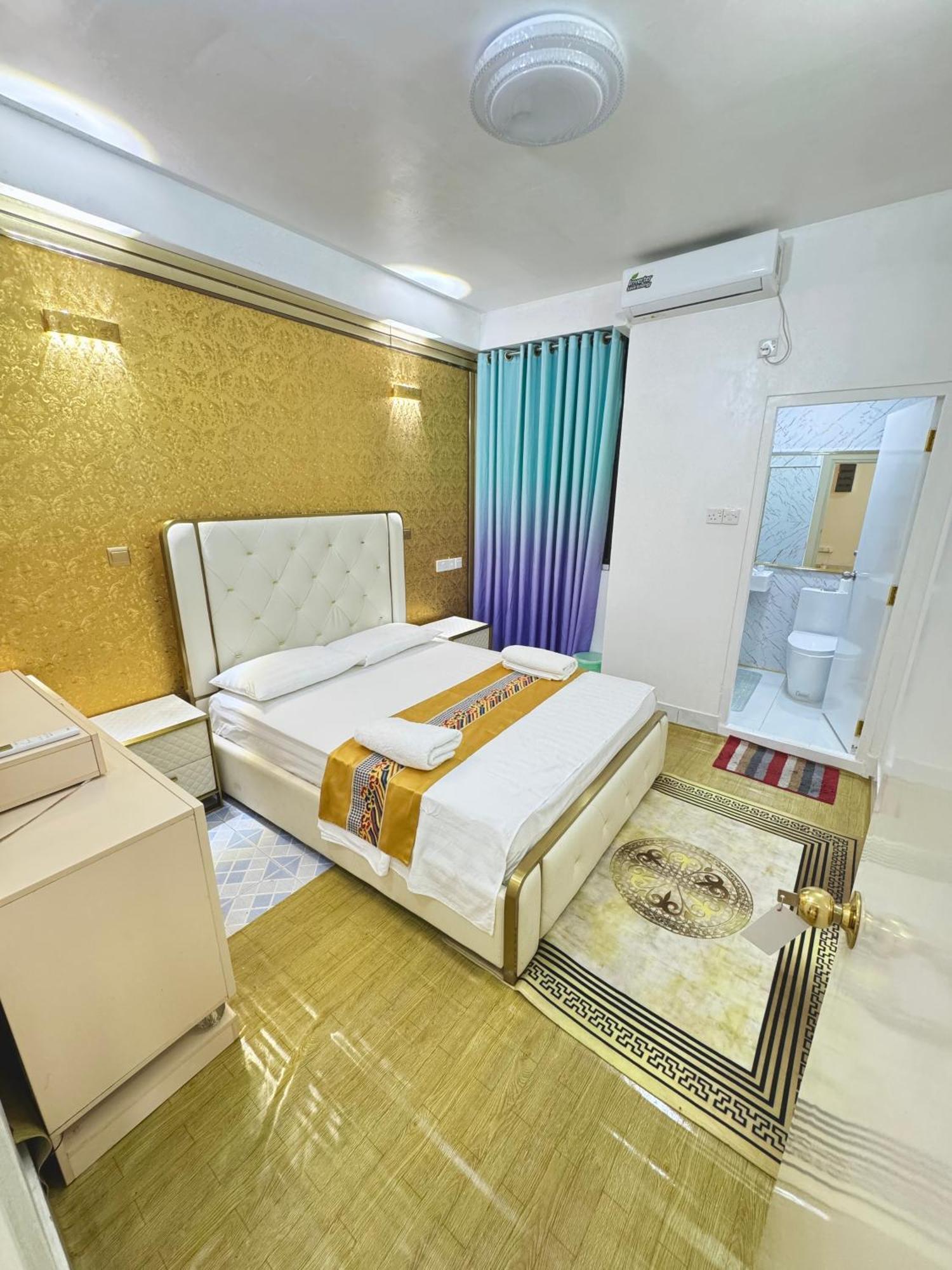 Ontrack Travel Transit Hotel Male Zewnętrze zdjęcie